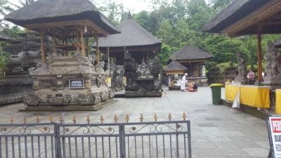 Priests at Tirta Empul